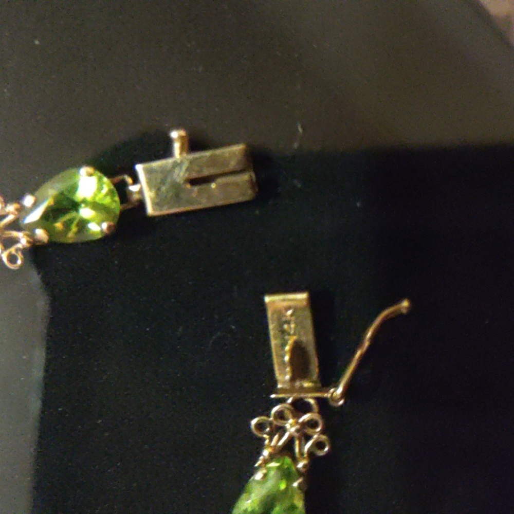 14K Gold/Peridot Tennis Bracelet - Picture 4 of 6